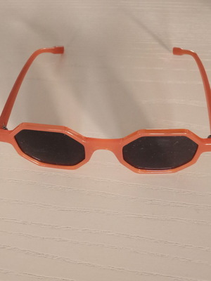 Sunglasses with hexagonal orange frame new
