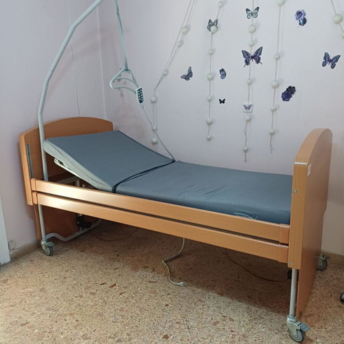 Κρεβάτι μηχανικό σαν καινούργιο με τηλεκοντρόλ
