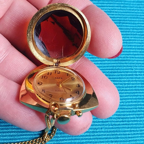 Vintage 80s Zaria wind-up watch used, gold color