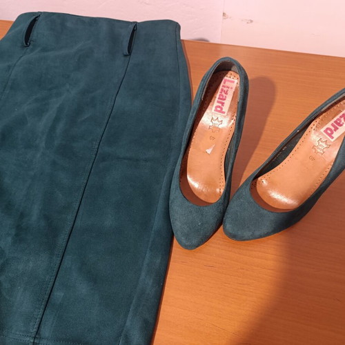 Matching outfit set used, skirt size S and leather heels size 39