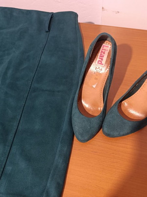 Matching outfit set used, skirt size S and leather heels size 39