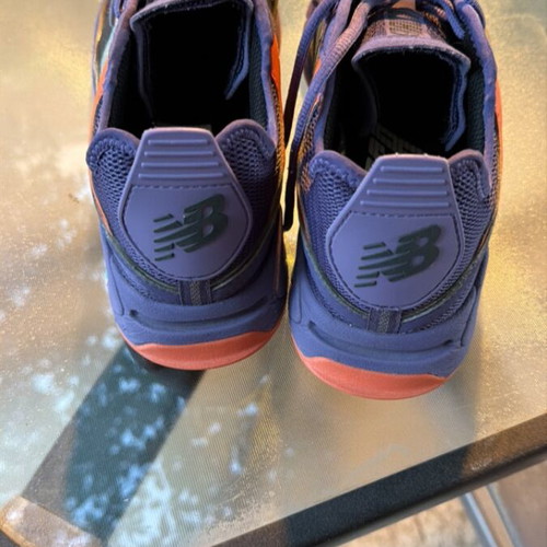 New Balance athletic shoes like new, size 42, purple