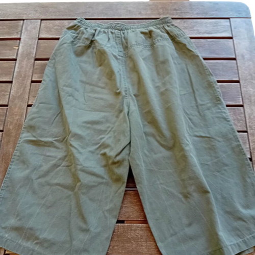 New Cotton Planet Bermuda shorts like new, elastic waist, khaki and brown, size M