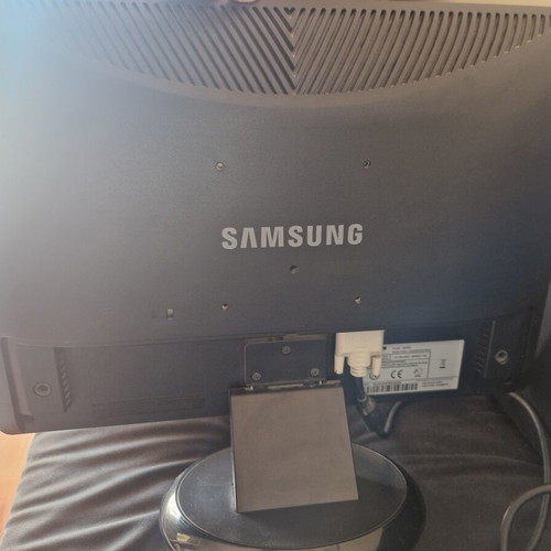 Samsung SyncMaster 206BW monitor like new, 20 inch widescreen
