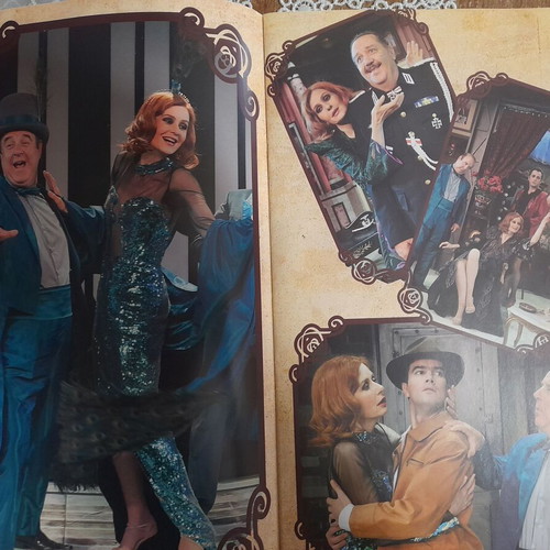 Theatrical performance book like new, Na zei kaneis i na mi zei