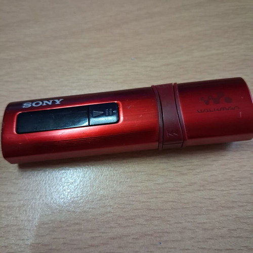 Sony Walkman NWZ-B183 MP3 player like new, 4GB, red aluminum