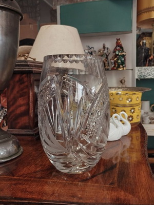Vintage crystal vase in "Millennium" Iristh cut style like new