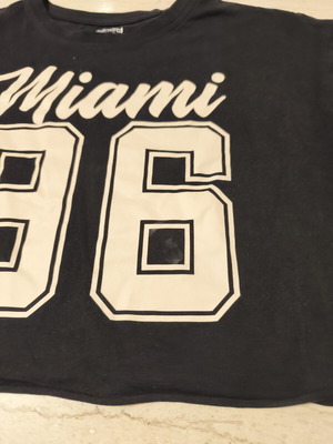 Admiral Black Crop T-shirt like new, size M