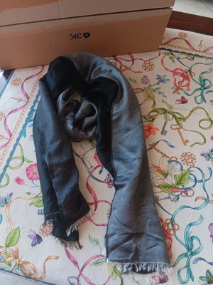 Women's scarf two-tone like new, black and gray