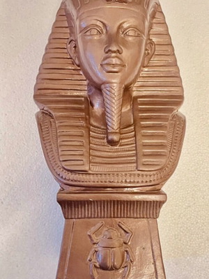 Tutankhamun Mask Figurine like new