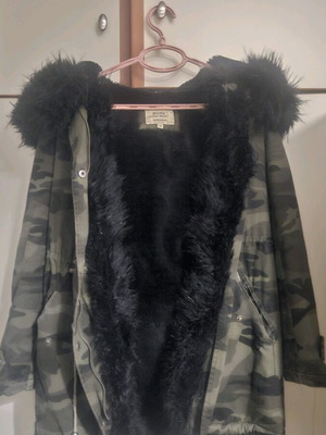 Camouflage jacket used with fur, size M, black and green