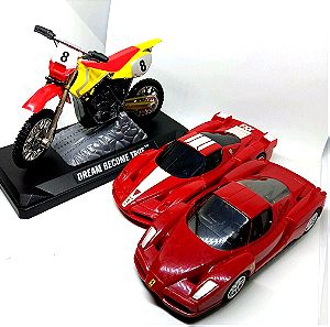 2 αυτοκινητάκια από Shell και μία μοτοσυκλέτα παιχνίδια