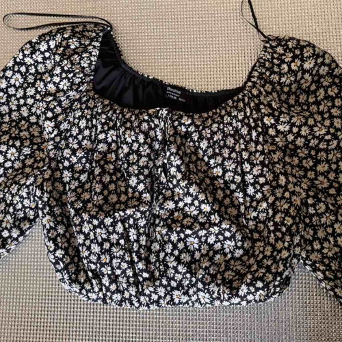 Bershka crop top XS like new, dark blue with daisies, 3/4 sleeves
