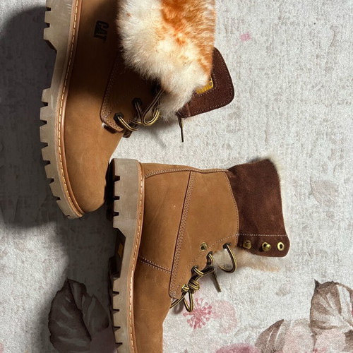 Caterpillar (CAT) women's boots used, brown leather with fur