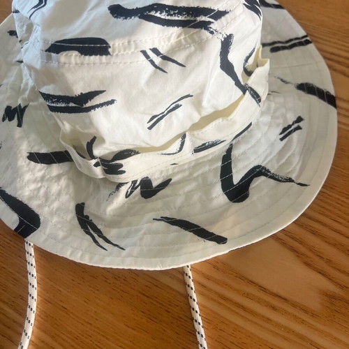 Zara bucket hat size L like new beige and black