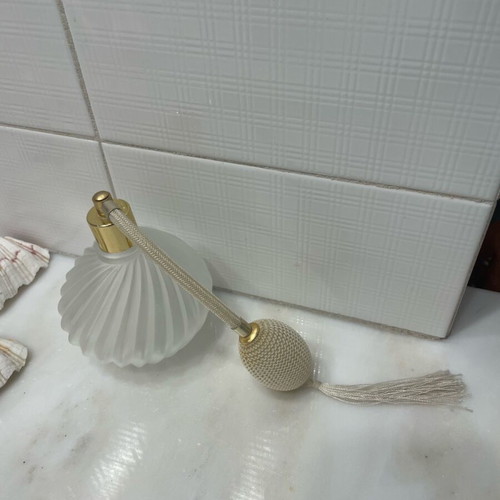 Vintage set of white twisted glass like new