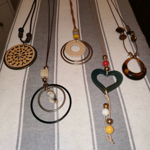Necklaces with cord like new, pack of 5 pieces