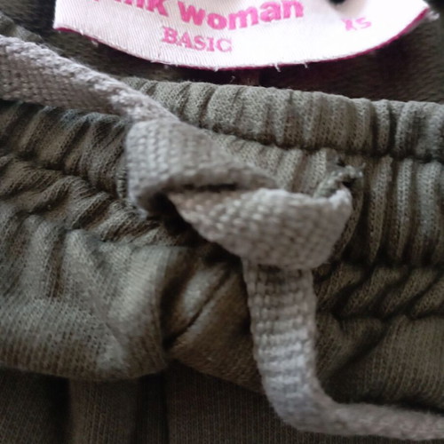 Pink Woman shorts green like new size XS