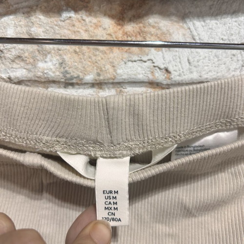 H&M Beige Ribbed Seamless Shaping Shorts Size M like new