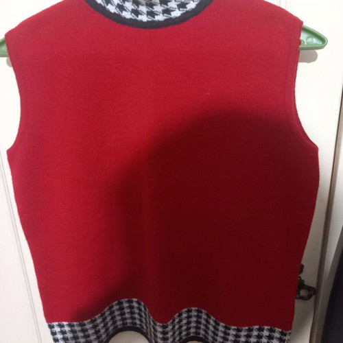 Women's sleeveless knitted vest used, red, size Large