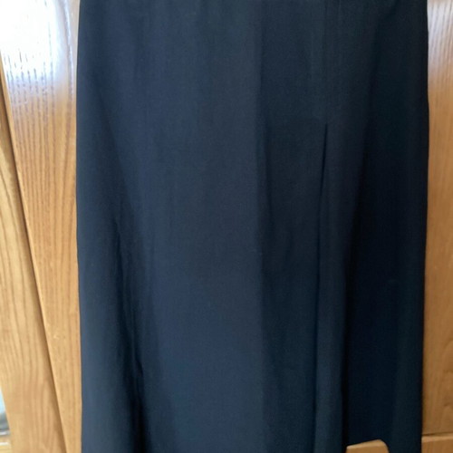 Asymmetric black skirt like new with pleat and front slit