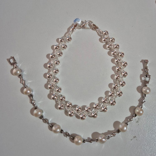 Silver bracelets like new, 18cm length, set of 2