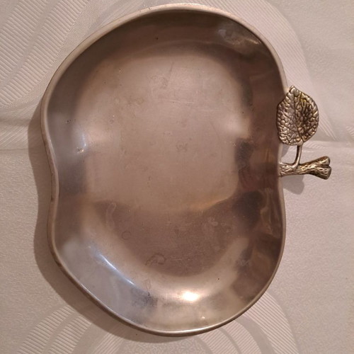 Large apple-shaped plate used