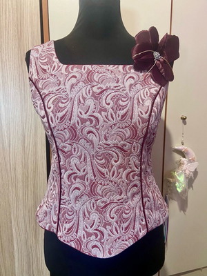 Y2K vintage corset top with flower pin like new