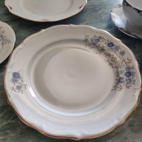 Wałbrzych Poland vintage porcelain dinner plates set of 3 with floral motif