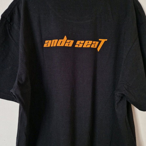 Unisex Anda Seat T-shirt Medium new, black with orange print