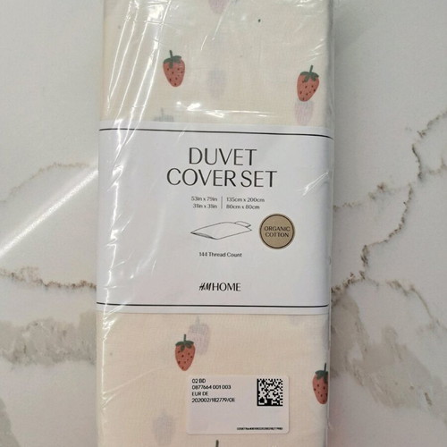 H&M Kids Bedding Set new with strawberries, organic cotton