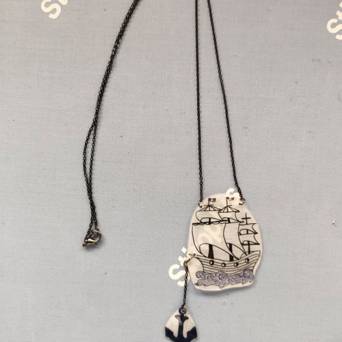Hand-painted ship necklace new, black