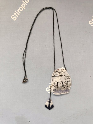 Hand-painted ship necklace new, black