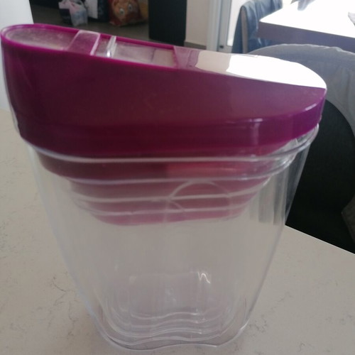 Food containers set of 4 for cereals and pasta like new