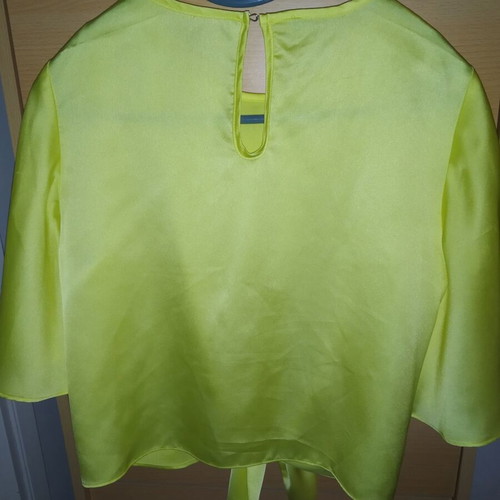 Desiree satin blouse new, size M, yellow