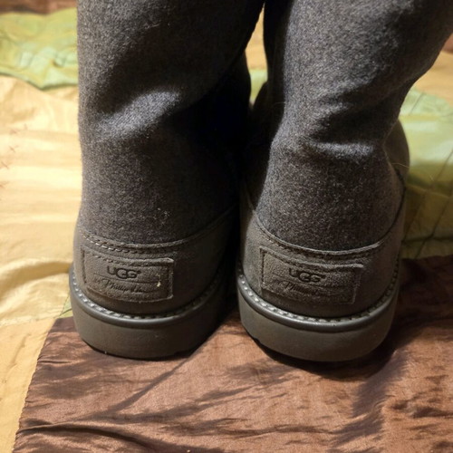 Ugg men's shoes new size 45 black and grey