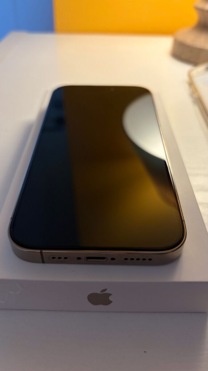 iPhone 14 Pro 256GB gold like new - € 500,00 - Vendora.cy