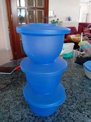 Tupperware containers set of 3 pieces 550ml like new