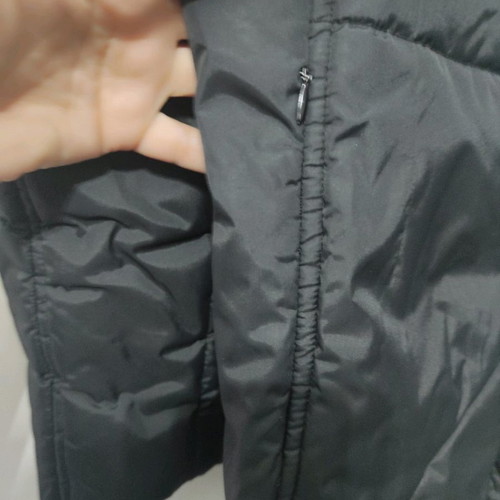 Medium-large jacket with fur collar and zipper pockets