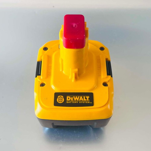 DeWalt 14.4V Nano Technology Li-Ion Battery like new, model DE9140