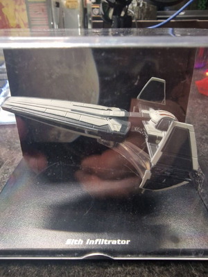 Star Wars Sith Infiltrator in excellent condition