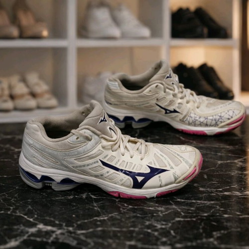 Mizuno Wave N 37 Voltage sports shoes like new, white