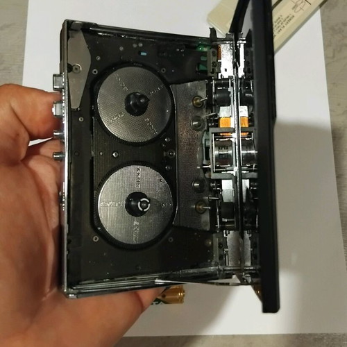 Sony WM-F100II walkman used with FM radio
