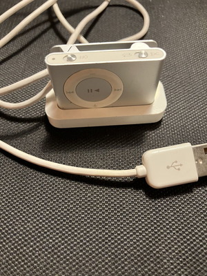 iPod Shuffle 2 used, 1GB with charger