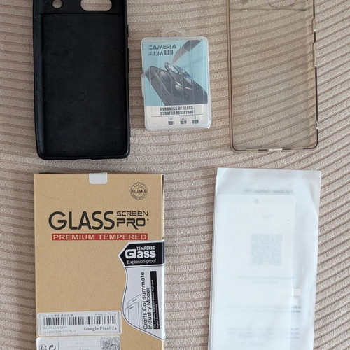 Google Pixel 7a 128GB white like new with accessories