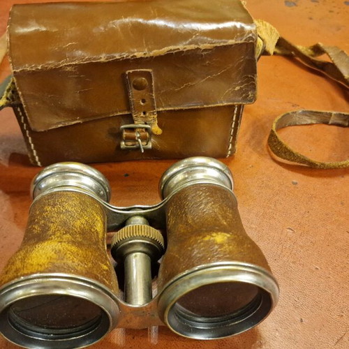 Le Jockey Club binoculars used, French with leather and leather case, vintage