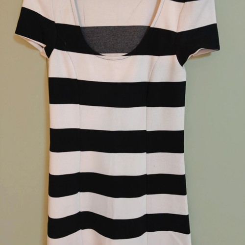 Short-sleeve black and white striped dress Bershka like new, size L
