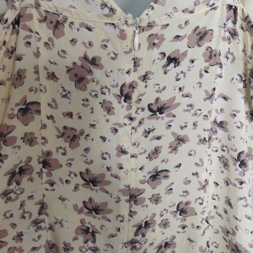 Summer dress new, size M, airy fabric with leg slit