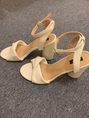 Lily Rose women's sandal with thick heel white used, size 39