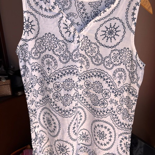 Women’s sleeveless shirt used, thin airy fabric, size S/M, white and blue